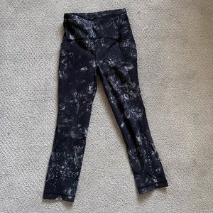 Lululemon 23in Black Marble Wundertrain Tights Sz 2